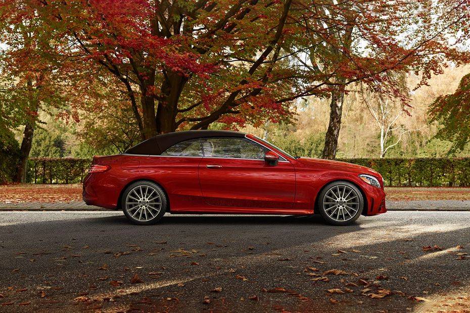 Tampak kanan Mercedes Benz C-Class Cabriolet Tampak kanan Mercedes Benz C-Class Cabriolet