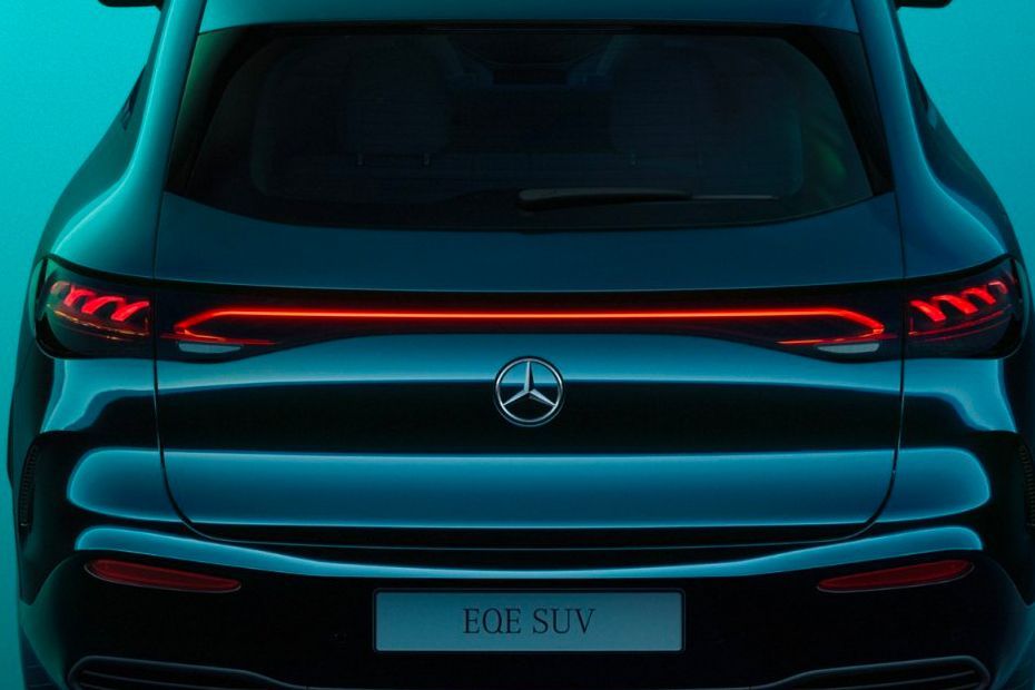 Mercedes Benz EQE SUV lampu belakang