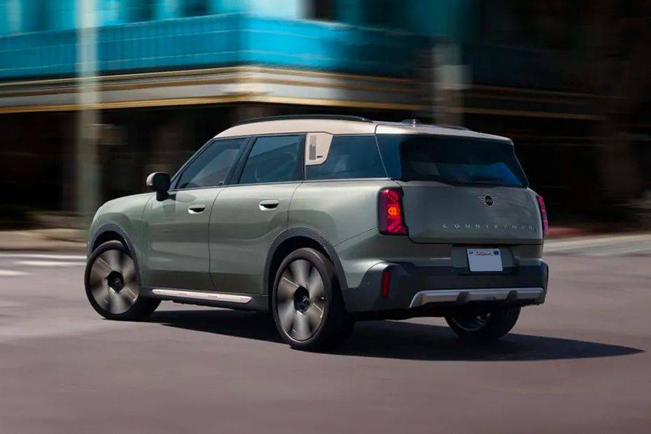 MINI Electric Countryman Tampak belakang serong