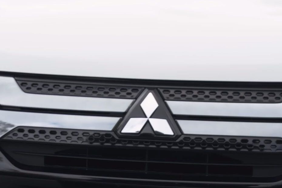 Mitsubishi Outlander PHEV Branding