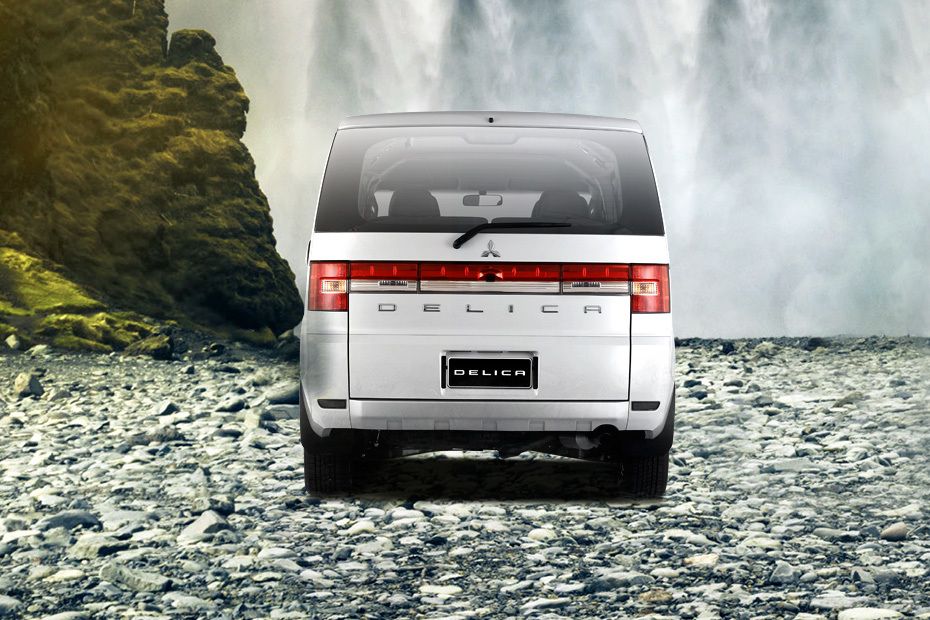 Tampak belakang Delica Tampak belakang Delica