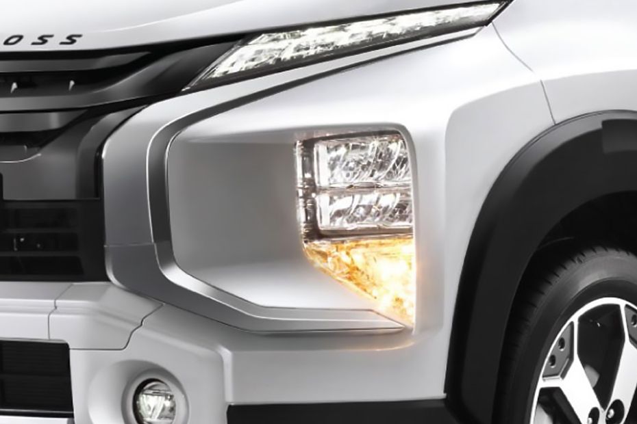 Lampu depan Xpander Cross Lampu depan Xpander Cross