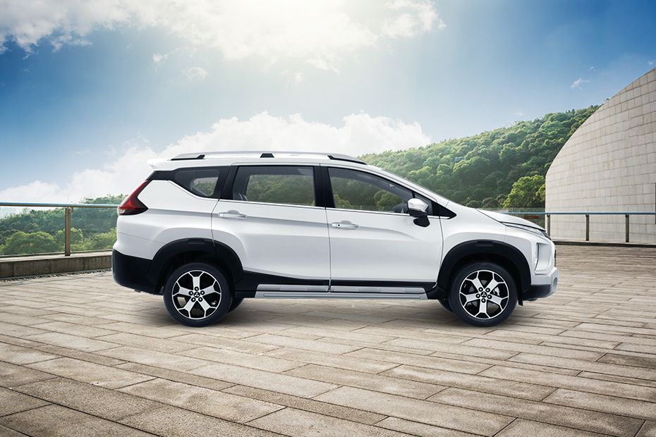 Mitsubishi Xpander Cross (2016-2018) Medium Angle Front View Xpander Cross (2016-2018) Medium Angle Front View