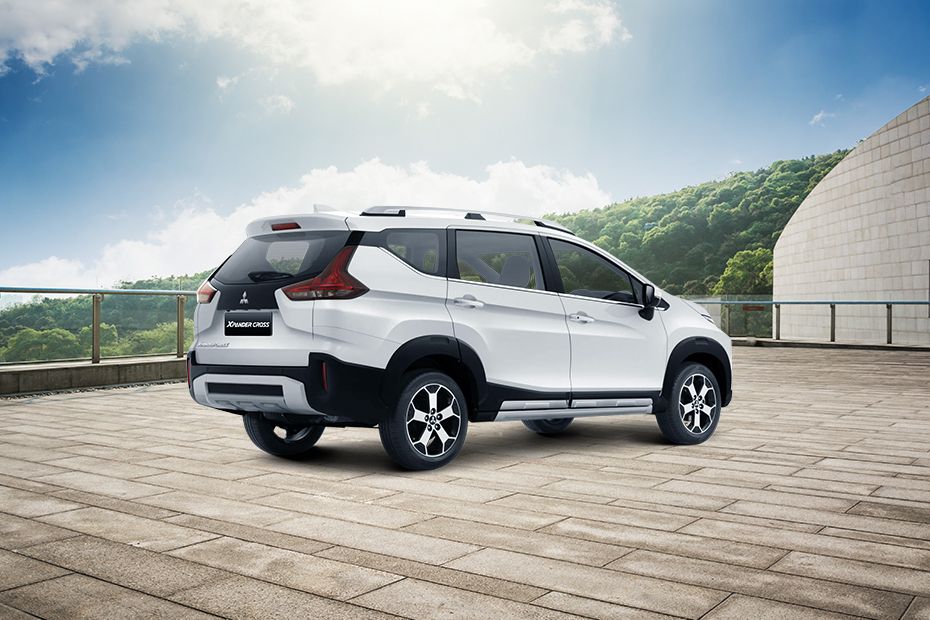 Mitsubishi Xpander Cross (2016-2018) Rear Angle View Xpander Cross (2016-2018) Rear angle view
