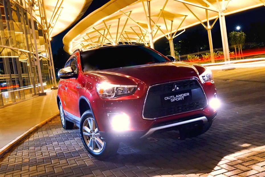 Mitsubishi Outlander Sport Front Cross Side View Mitsubishi Outlander Sport Front Cross Side View