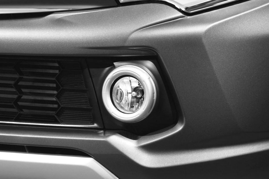 Fog lamp depan Triton (2012-2018) Fog lamp depan Triton (2012-2018)