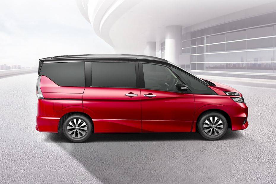 Nissan Serena Tampak kanan 