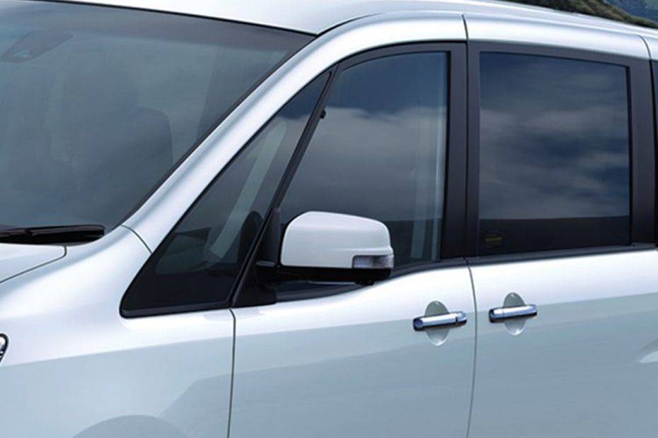 Nissan Serena (2016-2018) Drivers Side Mirror Front Angle Nissan Serena (2016-2018) Drivers Side Mirror Front Angle