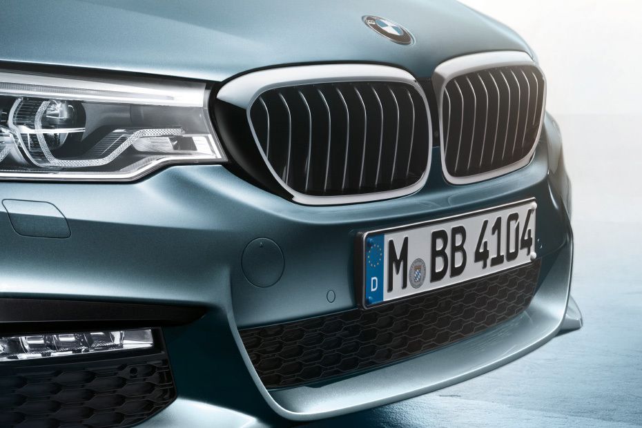 5 Series Sedan Grille View 5 Series Sedan Grille View