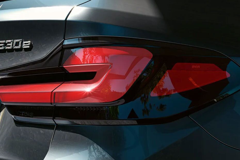 BMW 5 Series Touring lampu belakang