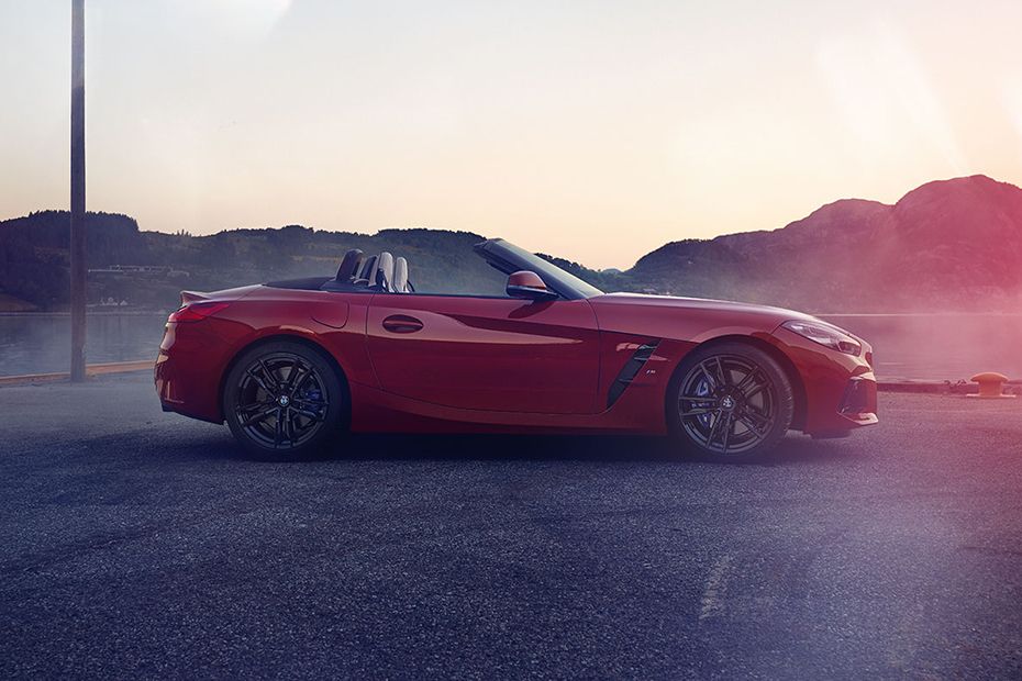 Tampak kanan BMW Z4 Tampak kanan BMW Z4