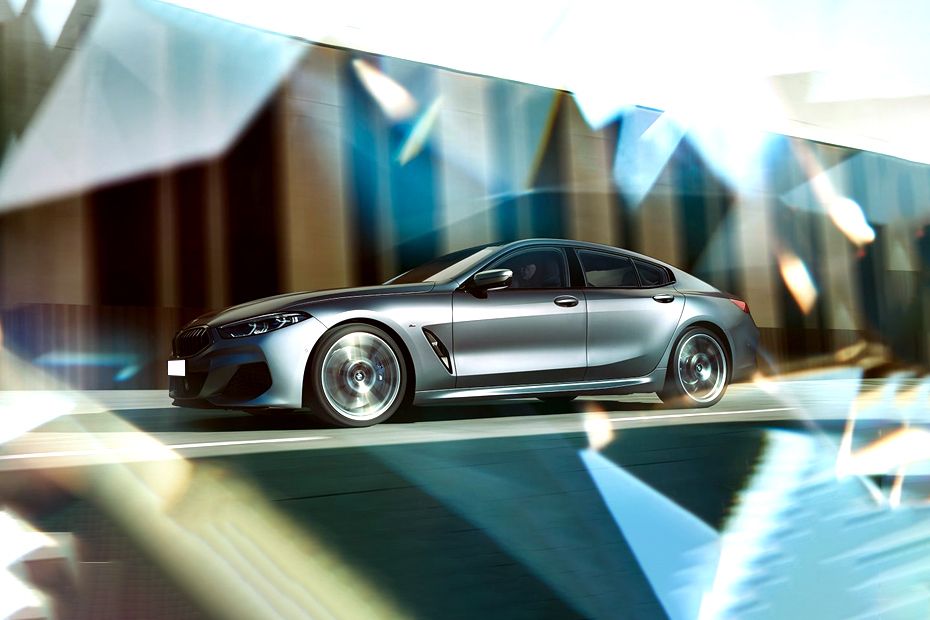 Tampak Depan Bawah BMW 8 Series Gran Coupe Tampak Depan Bawah BMW 8 Series Gran Coupe