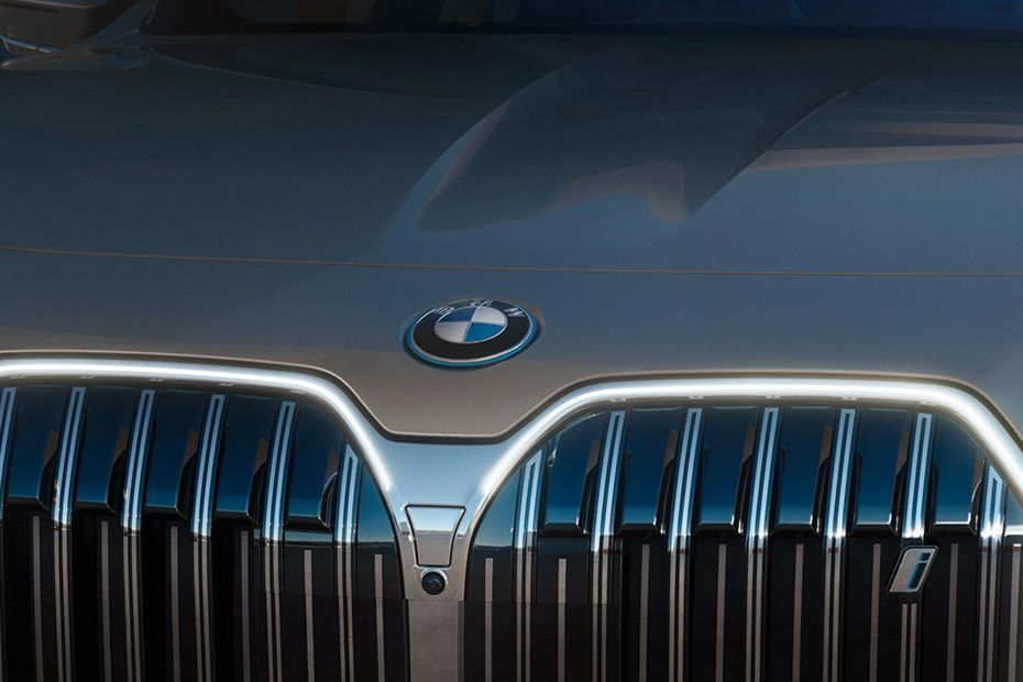 BMW i7 Branding