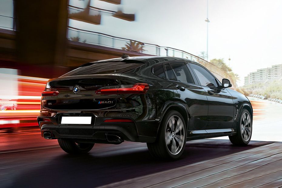 Tampak belakang X4 (2016-2018) Tampak belakang X4 (2016-2018)