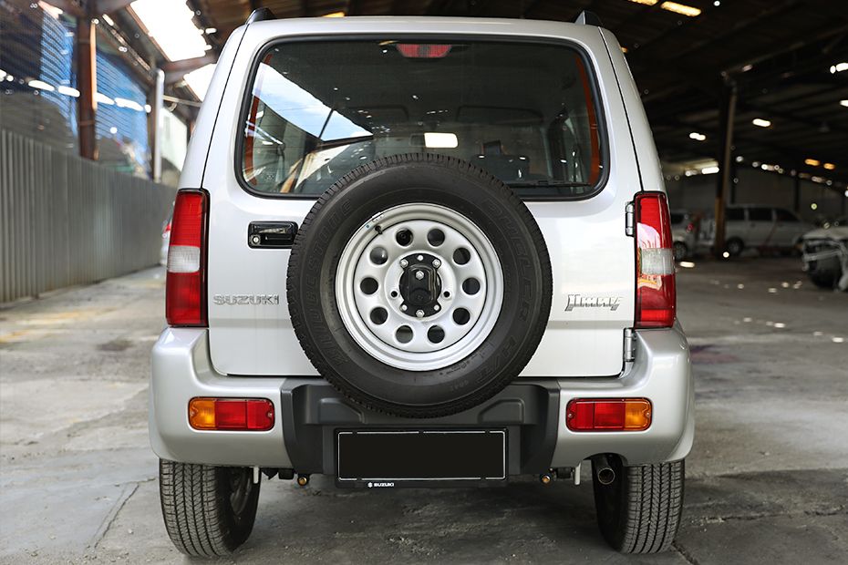 Tampak belakang Jimny (2017-2018) Tampak belakang Jimny (2017-2018)