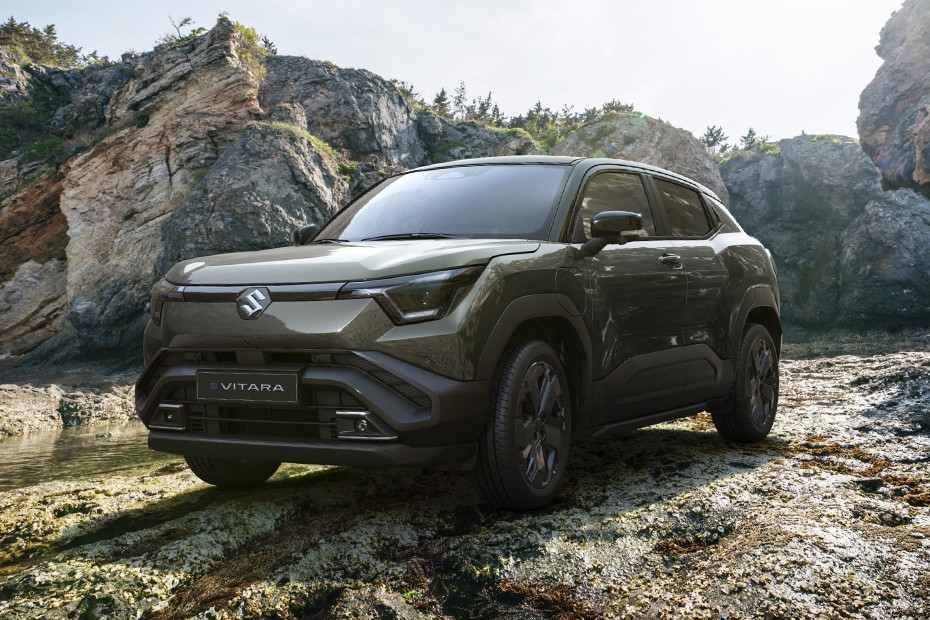 Tampak depan medium Suzuki e-Vitara