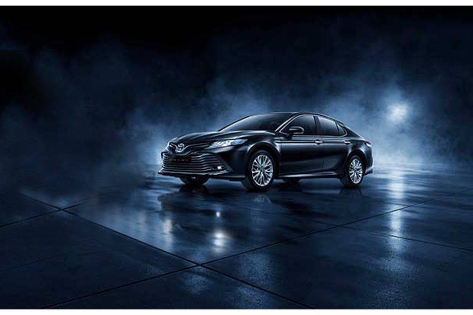 Camry Hybrid Front deep low Angle View Camry Hybrid Front deep low Angle View