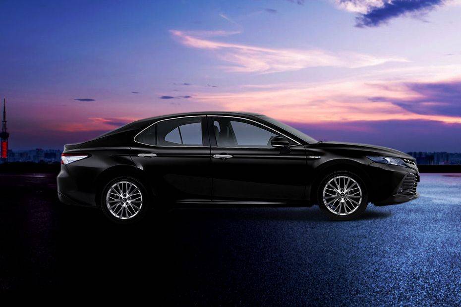 Camry Hybrid Medium Angle Front View Camry Hybrid Medium Angle Front View