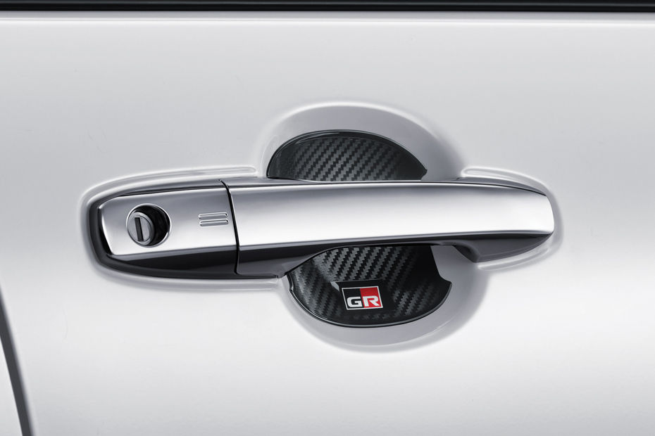 Raize Door handle