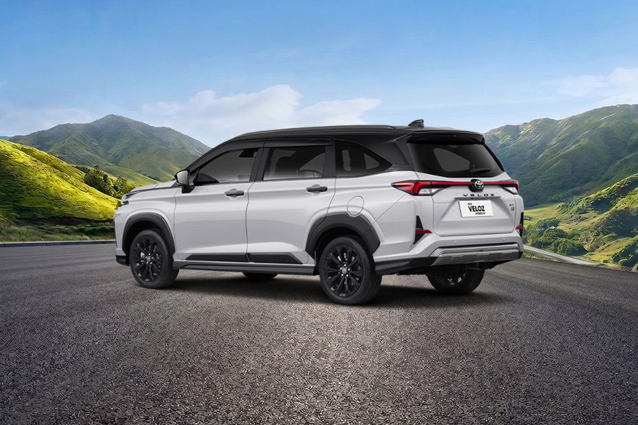 Tampak belakang serong Veloz Hybrid EV