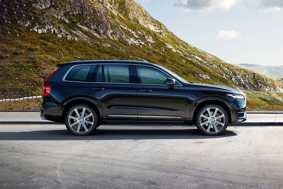 Tampak kanan Volvo XC90 Tampak kanan Volvo XC90