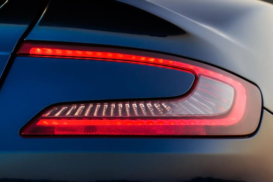 Aston Martin Vanquish lampu belakang