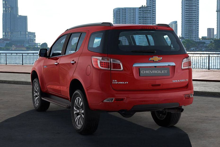 Tampak belakang tengah Trailblazer 2017-2018