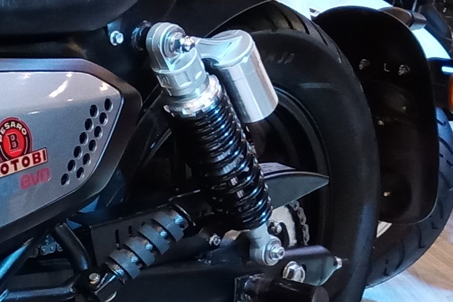 Suspensi belakang Benelli Motobi 200 Evo Suspensi belakang Benelli Motobi 200 Evo