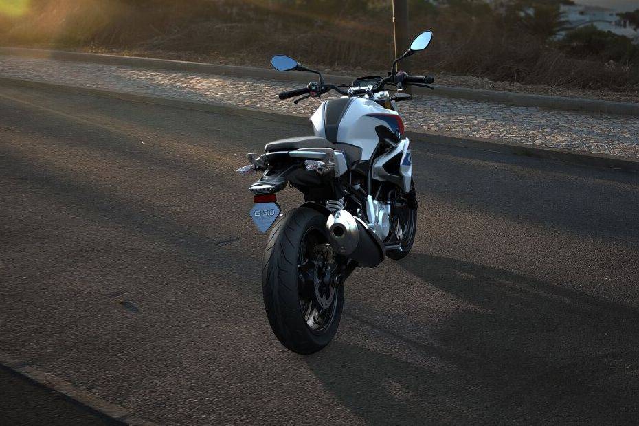 Tampak belakang BMW G 310 R Tampak belakang BMW G 310 R
