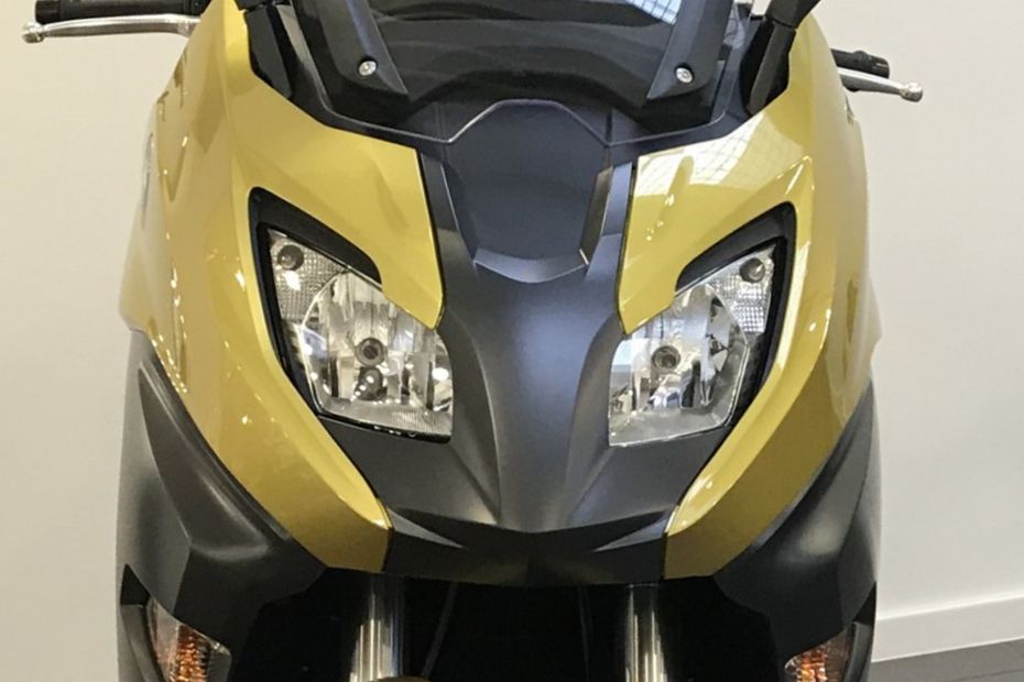 BMW C 650 Sport Head Light View BMW C 650 Sport Head Light View