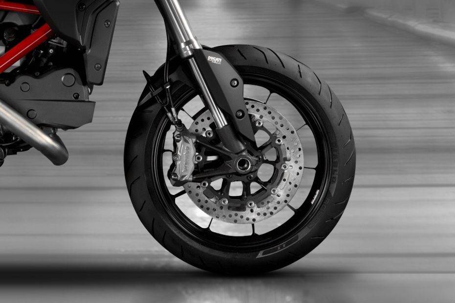 Ban depan Ducati Hypermotard Ban depan Ducati Hypermotard