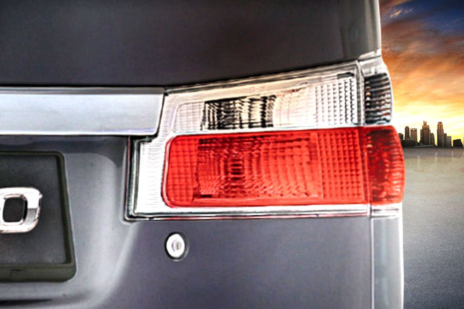 Daihatsu Luxio lampu belakang