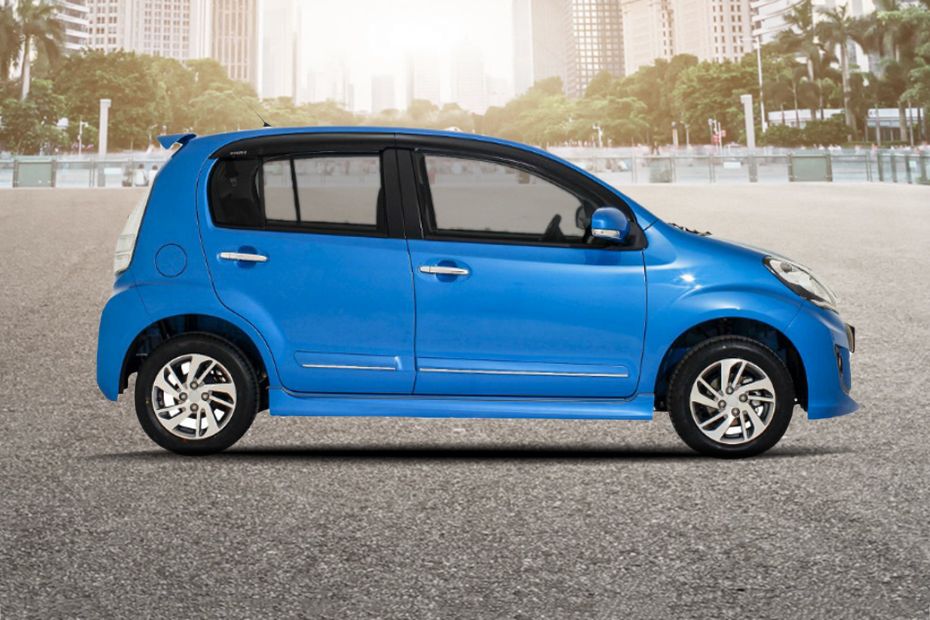 Tampak kanan Daihatsu Sirion (2012-2017) Tampak kanan Daihatsu Sirion (2012-2017)