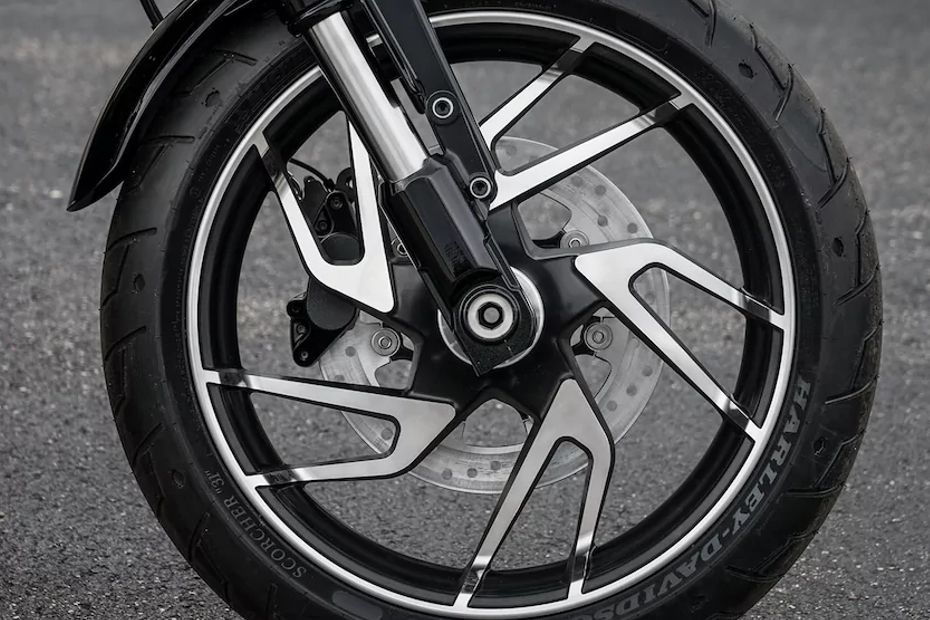 Harley Davidson Sport Glide Ban depan Harley Davidson Sport Glide Ban depan