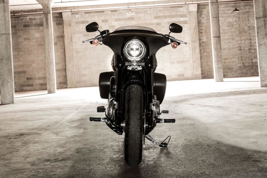 Harley Davidson Sport Glide Tampak depan Harley Davidson Sport Glide Tampak depan