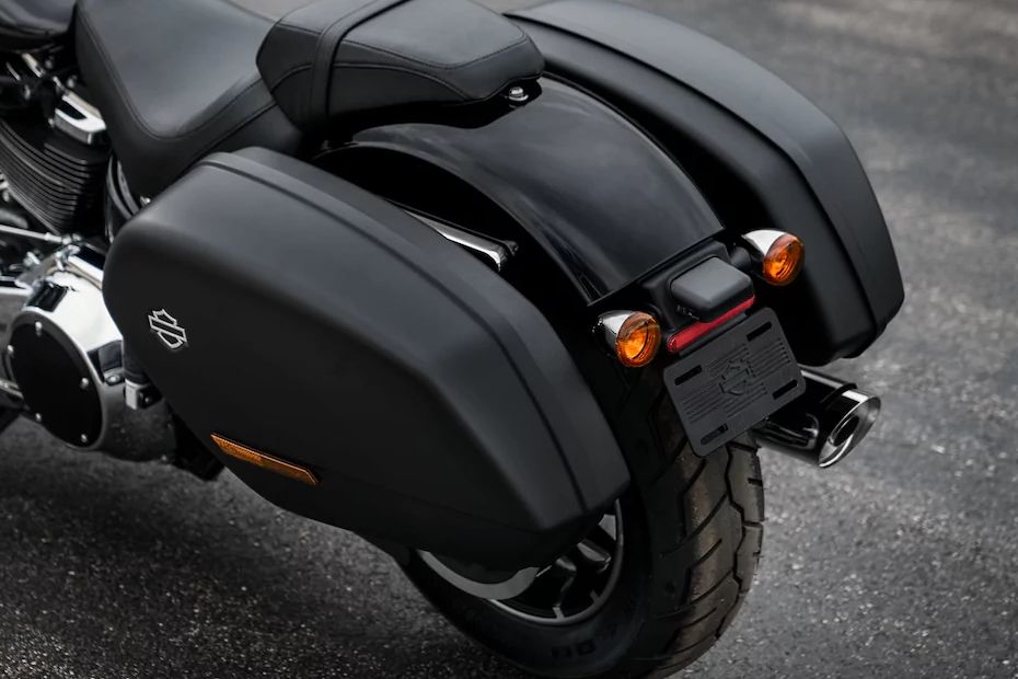 Harley Davidson Sport Glide Tempat penyimpanan Harley Davidson Sport Glide Tempat penyimpanan