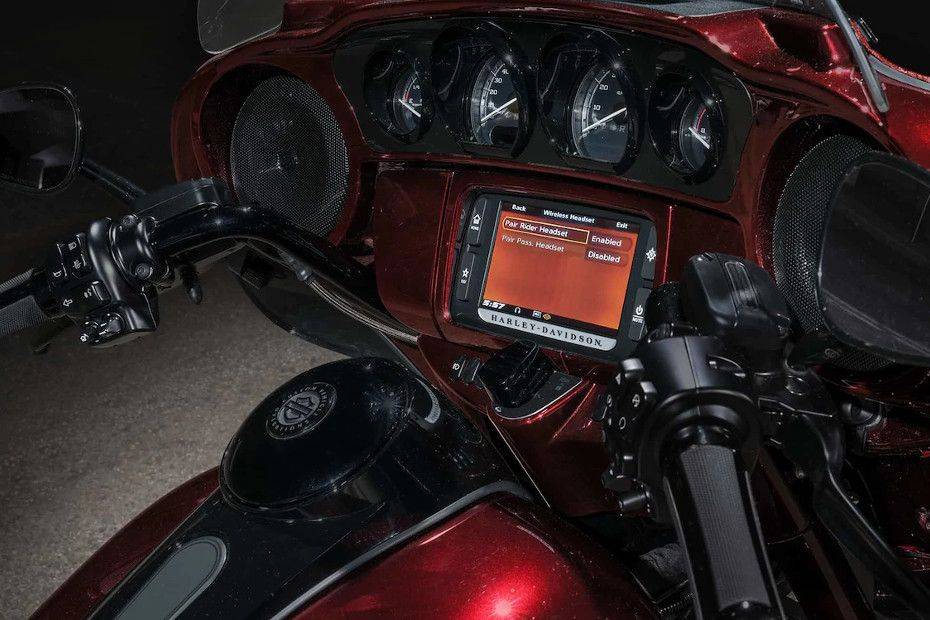 Harley Davidson CVO Limited Console View Harley Davidson CVO Limited Console View
