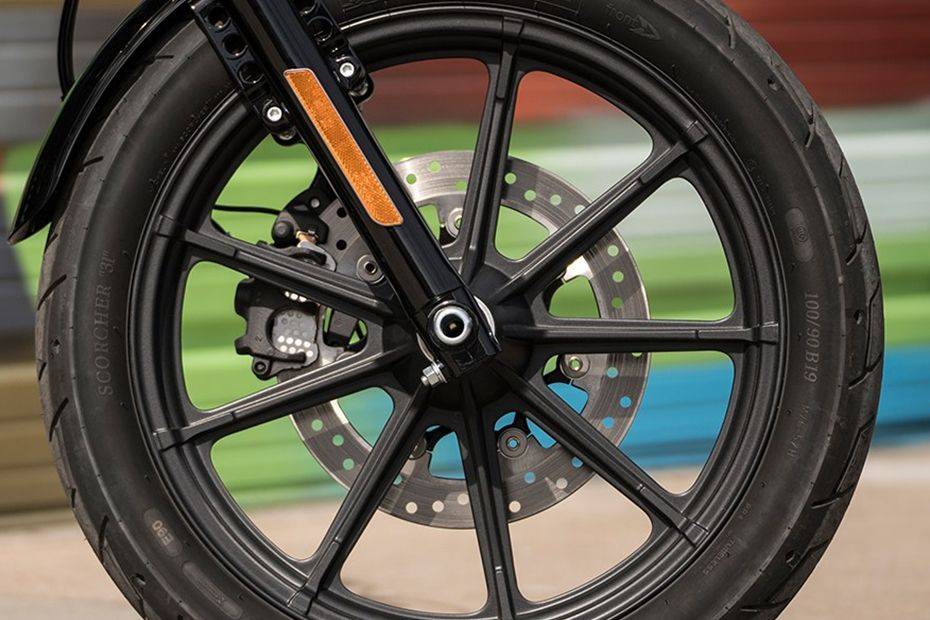 Ban depan Harley Davidson Iron 1200 Ban depan Harley Davidson Iron 1200