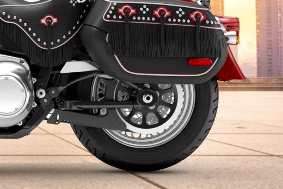 Harley Davidson Hydra-Glide Revival ban belakang