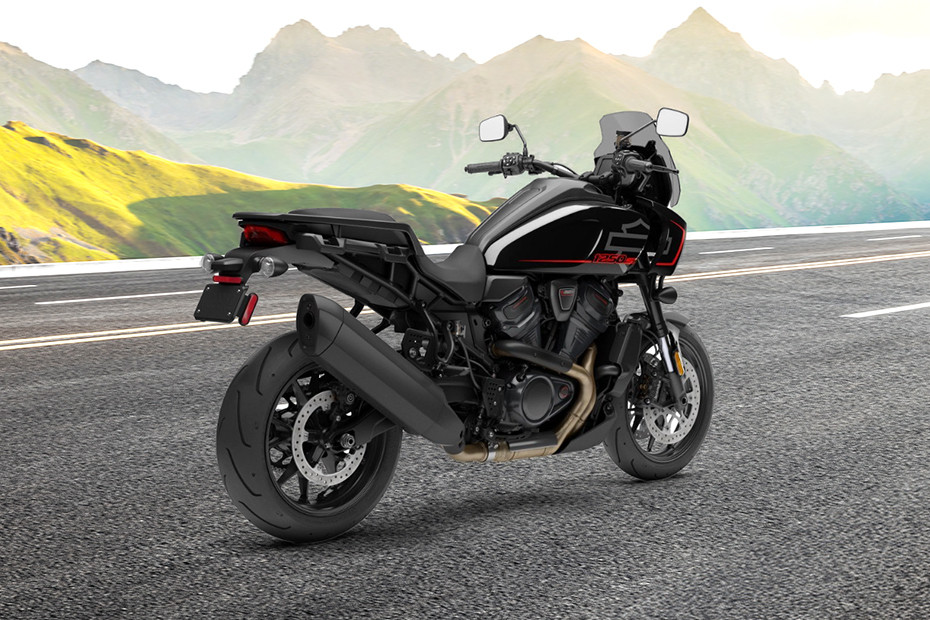 Harley Davidson Pan America 1250 ST Tampak belakang Harley Davidson Pan America 1250 ST Tampak belakang
