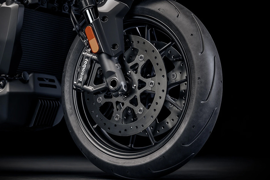 Harley Davidson Pan America 1250 ST Ban depan Harley Davidson Pan America 1250 ST Ban depan