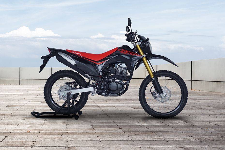 Khui thùng lô hàng Honda CRF150L 2021 giá bán hấp dẫn mùa dịch  Motosaigon