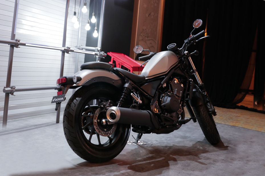 Tampak belakang Honda Rebel Tampak belakang Honda Rebel