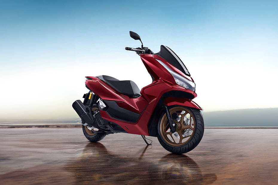 Motor Honda PCX160 RoadSync 2024 di Indonesia