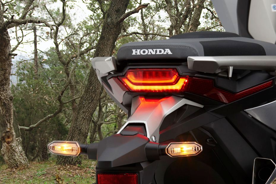 Honda X-ADV Lampu belakang