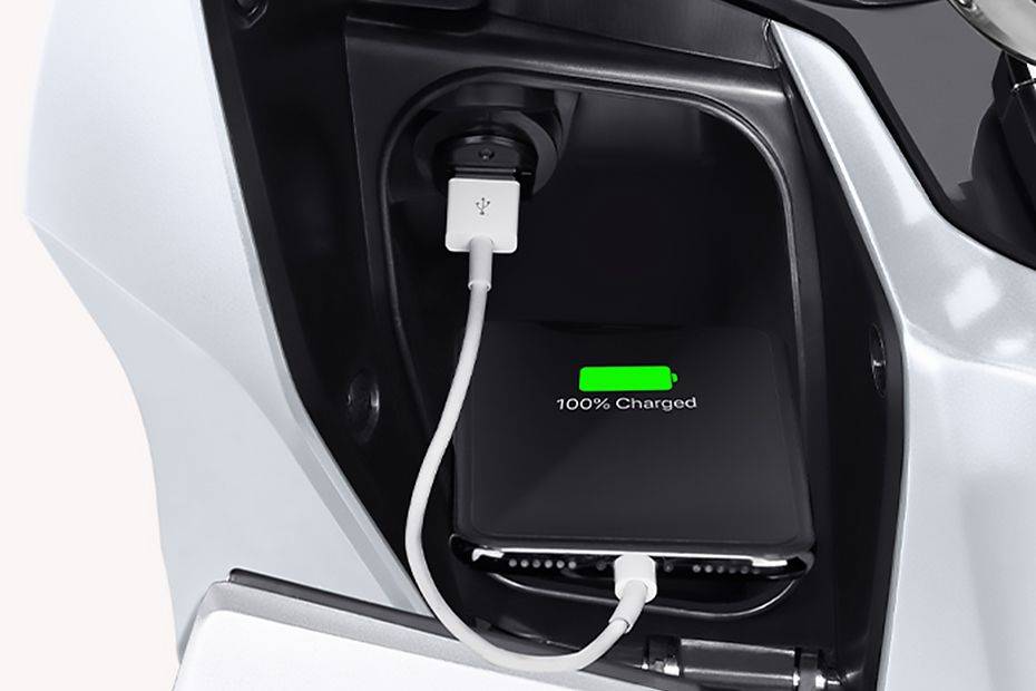 Power outlet Honda PCX eHEV Power outlet Honda PCX eHEV