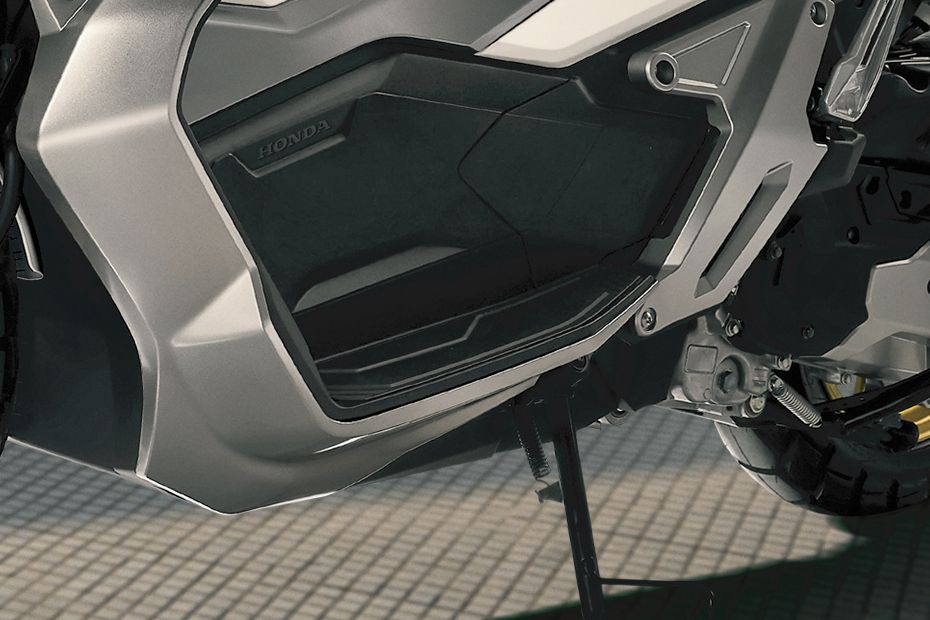 sandaran kaki Honda ADV 150 sandaran kaki Honda ADV 150