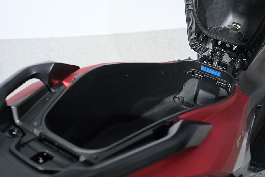 Honda ADV 160 Seat Storage Side View
