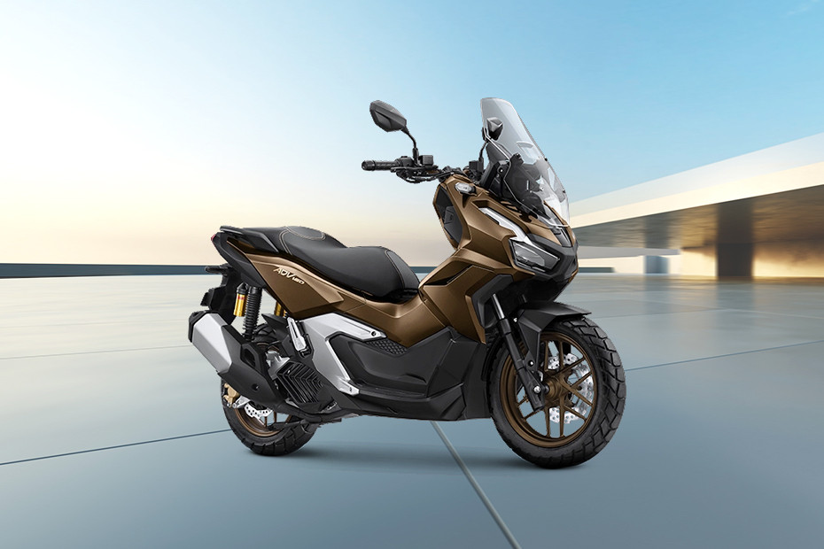 Honda ADV 160 Tampak belakang serong Honda ADV 160 Tampak belakang serong