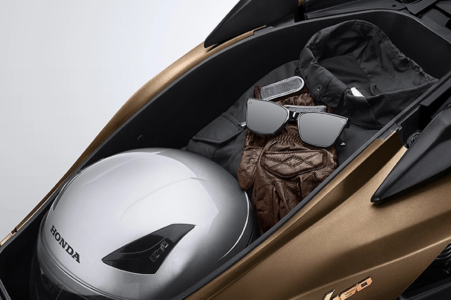 Honda ADV 160 Tempat penyimpanan Honda ADV 160 Tempat penyimpanan